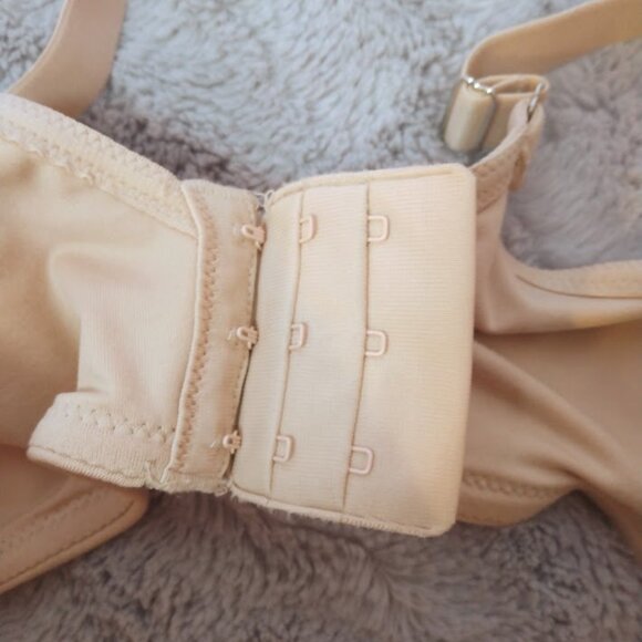 Barely Breezies Full Coverage T Shirt Bra 38DD Underwire Beige Nude Unpadded - Picture 14 of 15